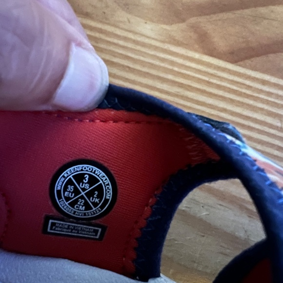 KEEN amphibious hiker shoe Size US 3 boys - Picture 3 of 8